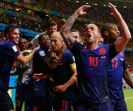 Нидерланды разгромили действующих чемпионов мира на ЧМ-2014