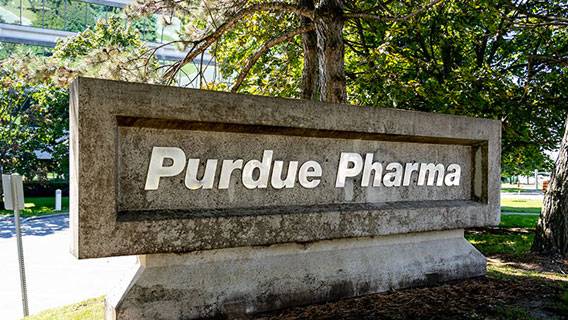 Основатели Purdue Pharma выплатят $6 млрд пострадавшим от опиоидного кризиса