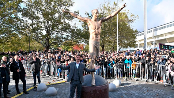 Памятник Ибрагимовичу открыли в шведском Мальмё