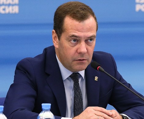 Пенсионерам денег: Медведев поручил обеспечить пенсионеров доплатой