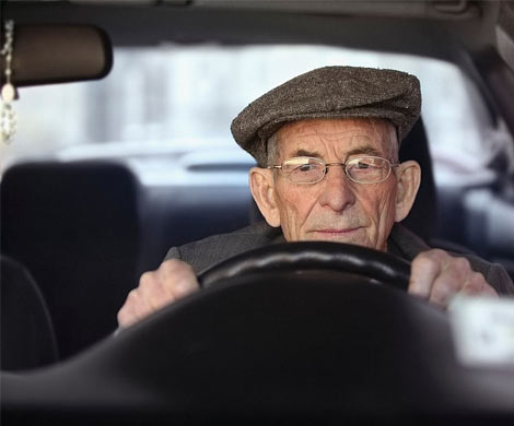Пенсионерам опасно отказываться от вождения автомобиля