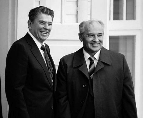 Перед общением с Горбачевым Рейган изучал шпионские романы