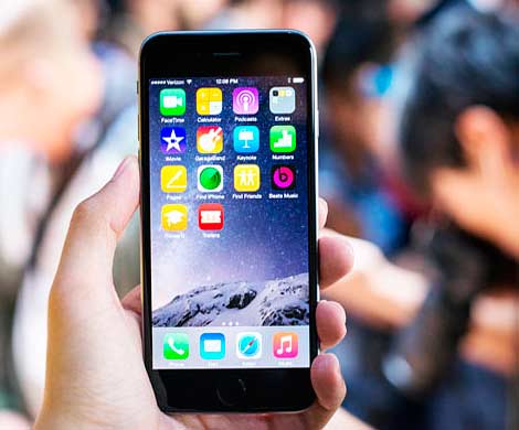 Первый покупатель iPhone 6 в Австралии выпустил его из рук