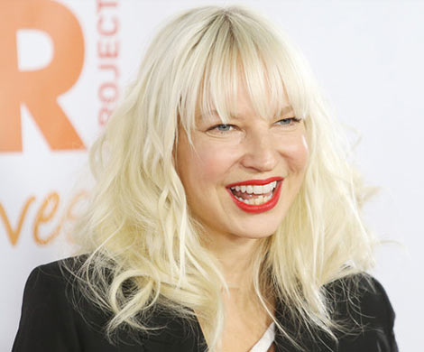 Певица Sia объяснила, почему ее внешность остается загадкой