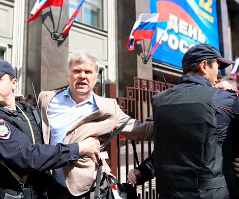 Пикет Митрохина перед Госдумой окончился задержанием