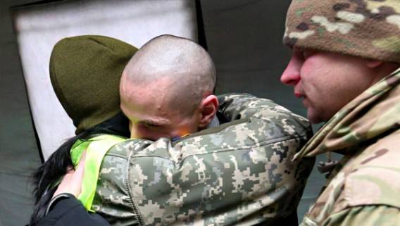 Пленные военнослужащие РФ, ДНР и ЛНР в результате обмена возвратились домой