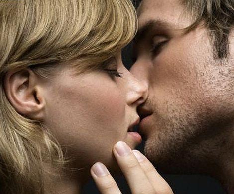 Поцелуи признали самым эффективным методом для борьбы с морщинами