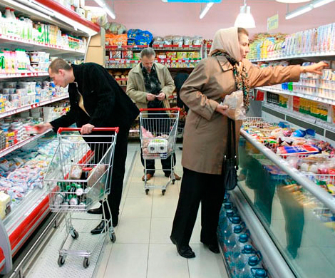 Почти треть россиян экономит на продуктах 