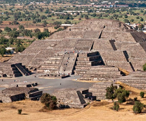 Под древней пирамидой в Мексике обнаружен вход в "загробный мир"