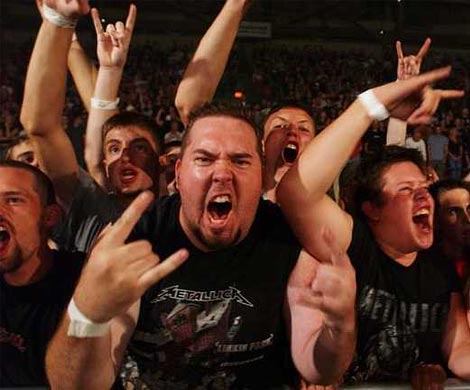 Поклонники Metallica массово собрались в кафе из-за шутки о концерте Поклонники Metallica массово собрались в кафе из-за шутки о концерте