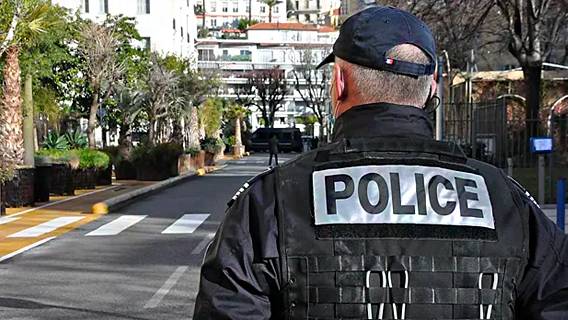 Полицейский застрелил мужчину во время спецоперации в Ницце
