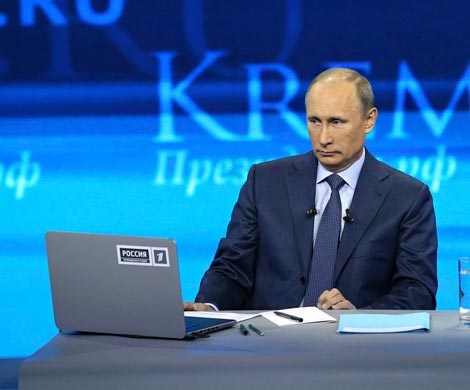 Политологи назвали топ-темы прямой линии с Путиным