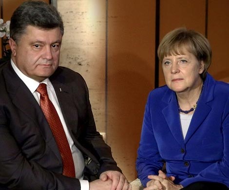 Порошенко просит Меркель помочь с освобождением военнопленных