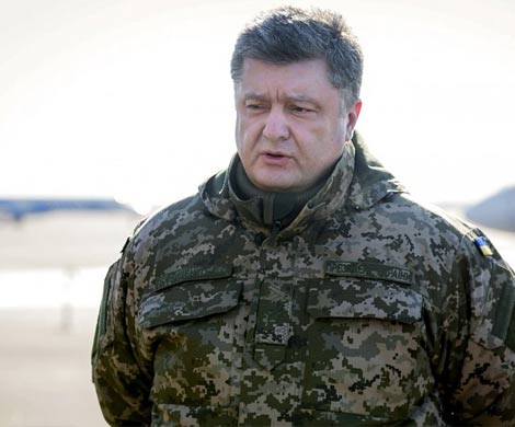 Порошенко заявил о «плановом» отводе войск из Дебальцево