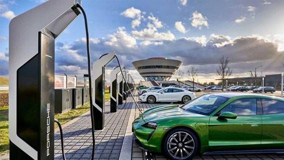 Porsche создаст собственную сеть зарядных станций для электромобилей