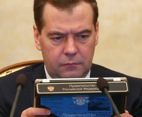 «Пошли вон»: Медведеву и депутатам указали «на выход» из социальных сетей
