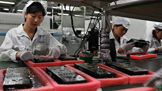 Поставщик Apple, Foxconn, решил привлечь работников рекордно высокими денежными премиями в преддверии выхода iPhone 13 Поставщик Apple, Foxconn, решил привлечь работников рекордно высокими денежными премиями в преддверии выхода iPhone 13