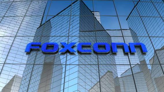 Поставщик iPhone компания Foxconn построит завод в Индии
