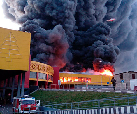 Пожар в московском ТЦ «Синдика»: 100 тысяч кв метров в огне, взорвавшиеся автомобили и ущерб в 5 млрд