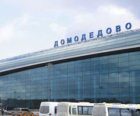 Пожилая женщина упала с трапа самолета в аэропорту Домодедово‍