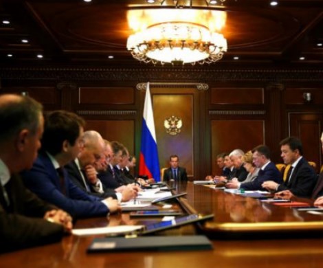 «Правительство Медведева готовит майдан»: политолог обвинил министров в сговоре с Вашингтоном