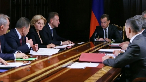 «Правительство Медведева продолжает убивать страну»: политолог сравнил реформы Кабмина с нашествием Гитлера «Правительство Медведева продолжает убивать страну»: политолог сравнил реформы Кабмина с нашествием Гитлера