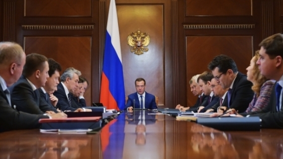 Правительство Медведева топит рейтинг Путина: треть россиян не исключают протестов Правительство Медведева топит рейтинг Путина: треть россиян не исключают протестов
