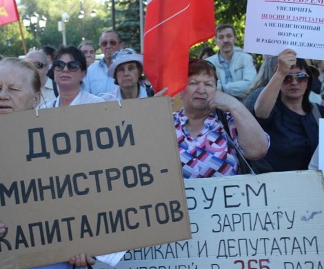 «Правительство выбешивает россиян»: эксперты прогнозируют тяжелые времена и народный протест