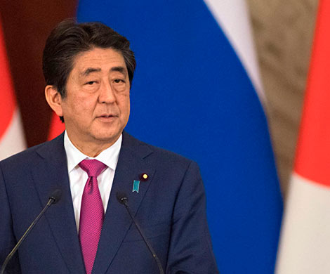 Премьер Японии заявил о надеждах на мирный договор с Россией