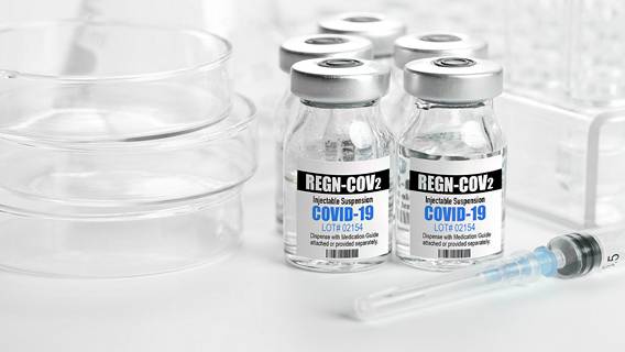 Препарат из антител от Regeneron снижает риск заражения коронавирусом на 82%