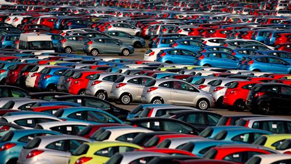 Продажи автомобилей в Китае упали на 48%, однако продажи электрокаров сохранили позицию
