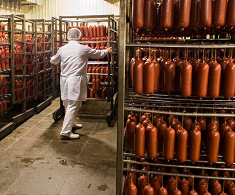 Производители колбас попросили правительство помочь с повышением цен