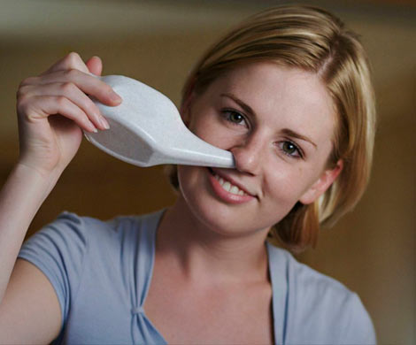 Промывание носа является самым эффективным способом лечения насморка