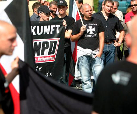 Протестующие заблокировали марш неонацистов в Берлине