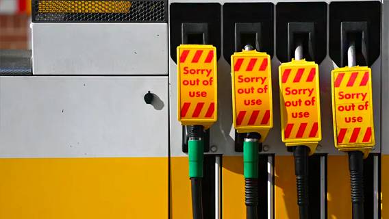Протесты против цен на топливо привели к остановке части автомобильных дорог Великобритании