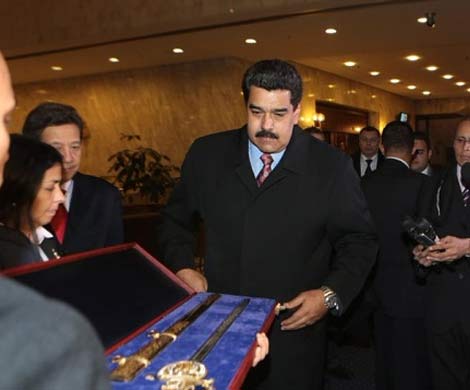 Путин подарил Мадуро шпагу Боливара
