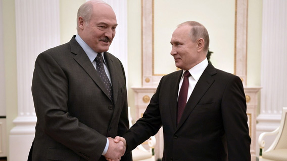 Путин пригласил Лукашенко на празднование 75-й годовщины Победы