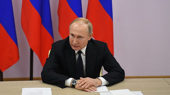 Путина коробят высокие зарплаты глав госкомпаний
