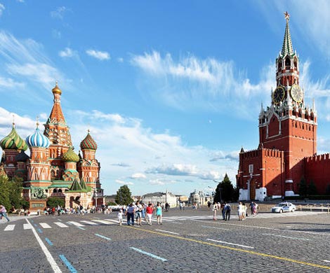 Путин сделал Кремль более открытым для туристов Путин сделал Кремль более открытым для туристов