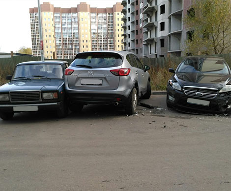 Пьяный водитель протаранил 15 припаркованных автомобилей в Воронеже