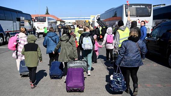 Ради визита к доктору украинские беженцы совершают рискованное путешествие домой