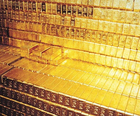 Развивающиеся страны сокращают золотовалютные резервы