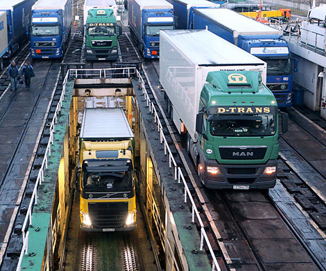 Российские грузовики будут обходить Польшу на паромах