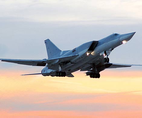 Российские военные летчики провели полет над Атлантическим океаном