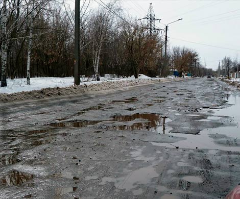 Россияне пожаловались на качество дорог и состояние ЖКХ
