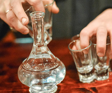 Россияне стали приобретать еще меньше легального спиртного