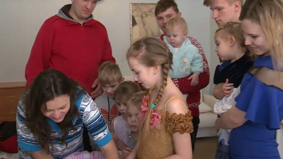 Россиянка родила троих детей всего лишь за год Россиянка родила троих детей всего лишь за год