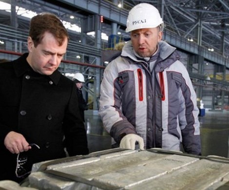 «Россию планомерно отдают англосаксам»: Зюганов сделал откровенное заявление «Россию планомерно отдают англосаксам»: Зюганов сделал откровенное заявление