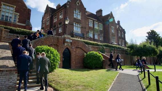 Руководители колледжей в Англии бьют тревогу по поводу системы профессиональной подготовки