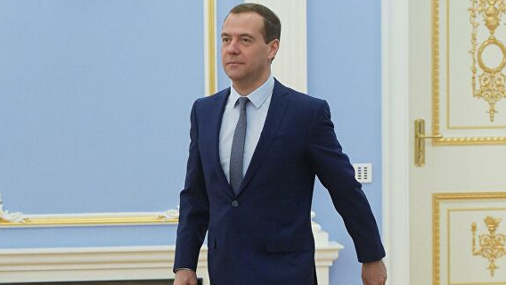 «Ряд профессий может перейти хоть завтра»: Медведев отреагировал на критику четырехдневной рабочей недели